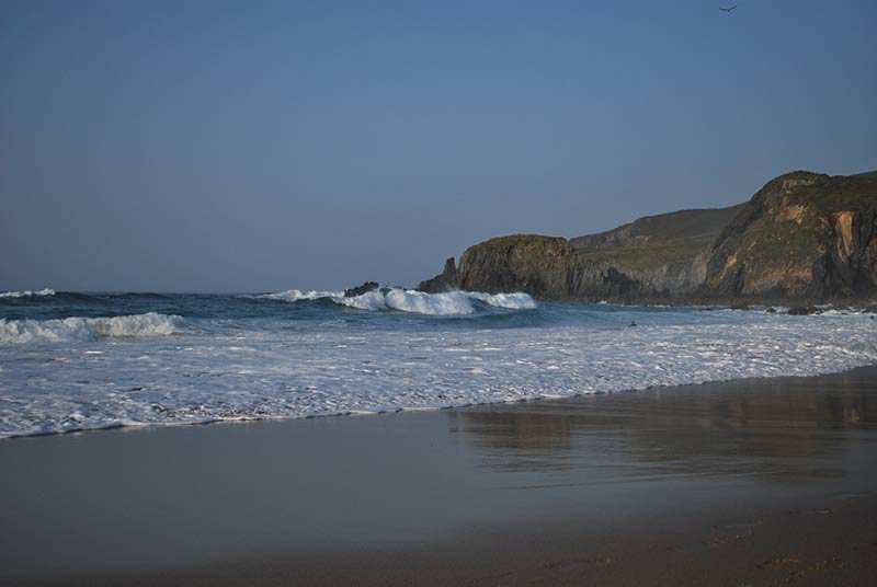 el mar atlantico baña las playas gallegas